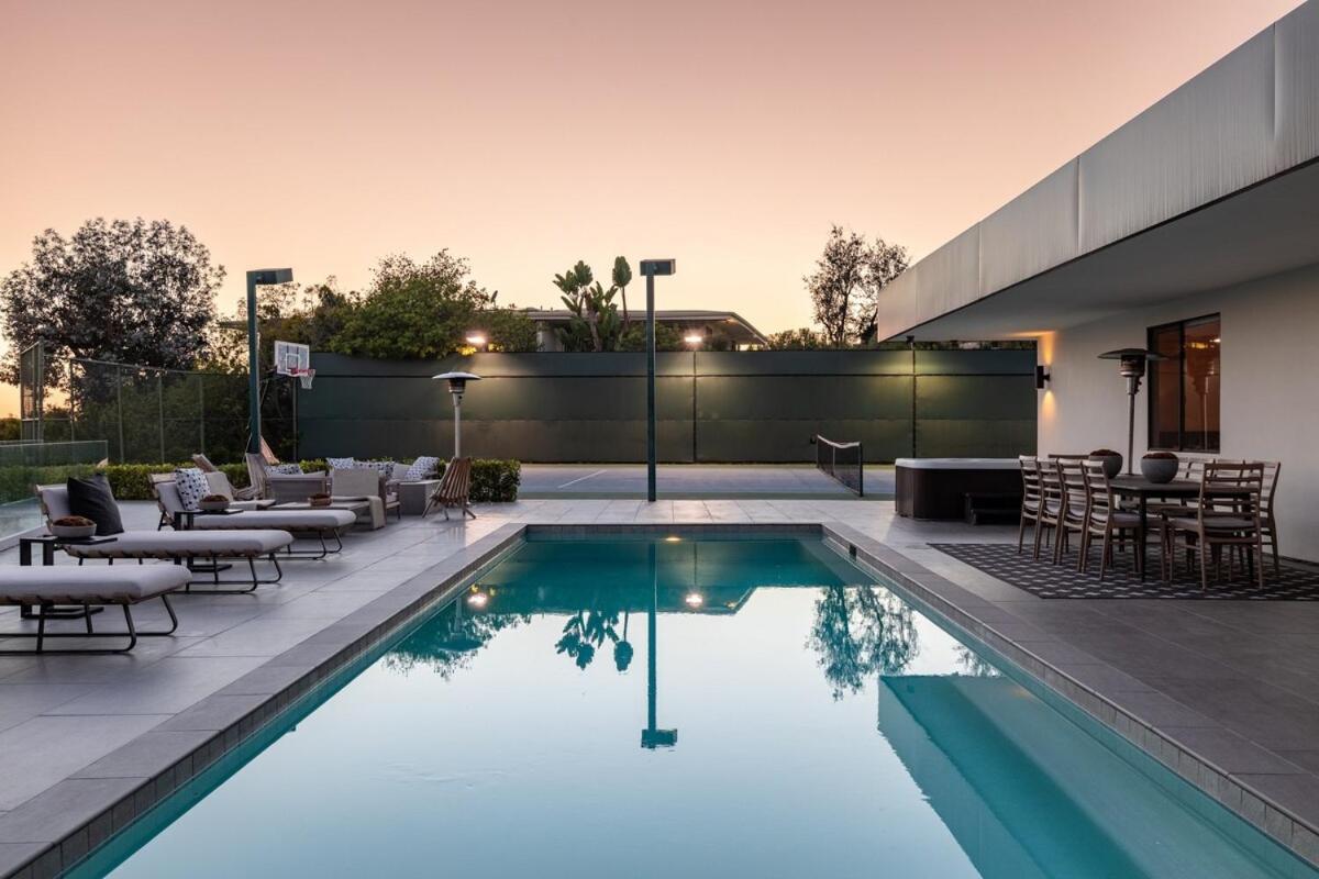 Mid Century Modern In Trousdale With Tennis Сasa de vacaciones