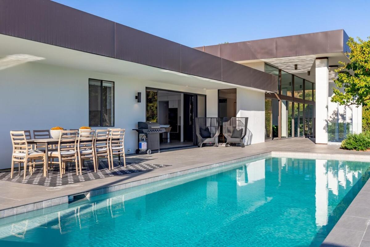 Mid Century Modern In Trousdale With Tennis Ferienhaus